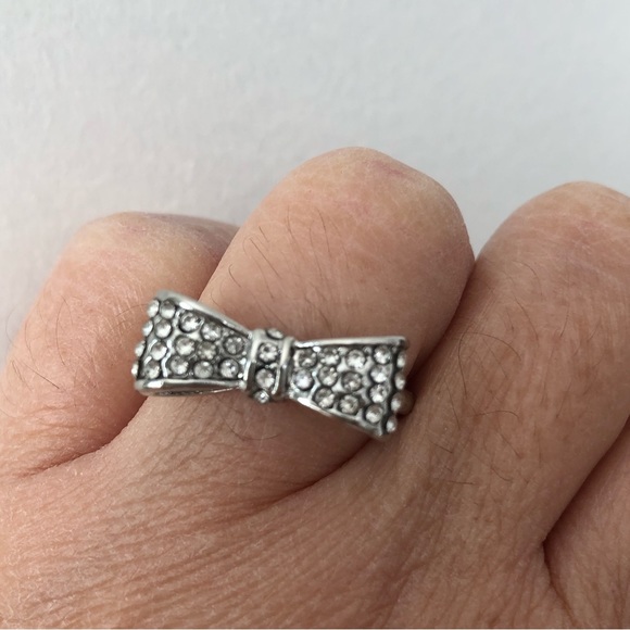 LAST ONE‼️ Silver Rhinestones  Bow Diamond Ring - Picture 4 of 9